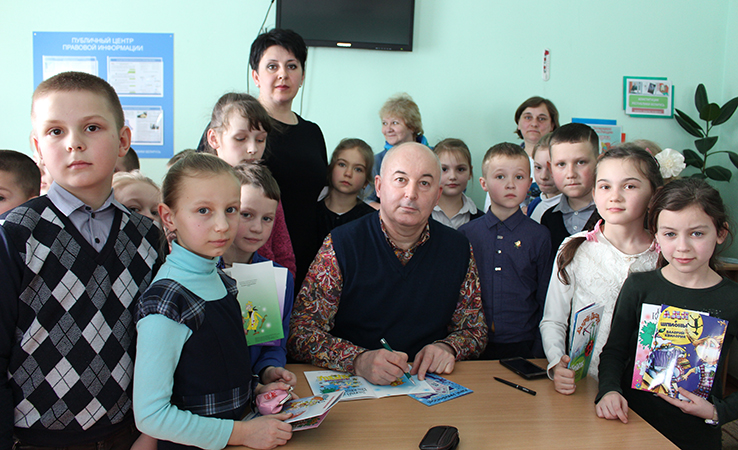 В детской библиотеке г. Столина состоялась встреча учащихся начальных классов с Валерием Квилория