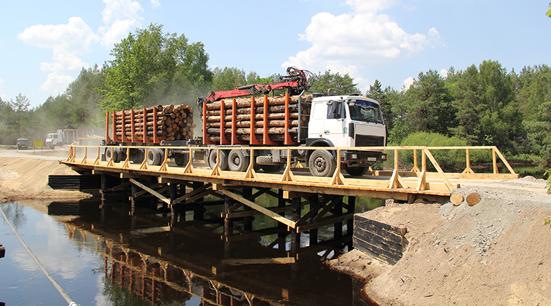На территории Полесского лесхоза открыли новый  мост через реку Ствигу