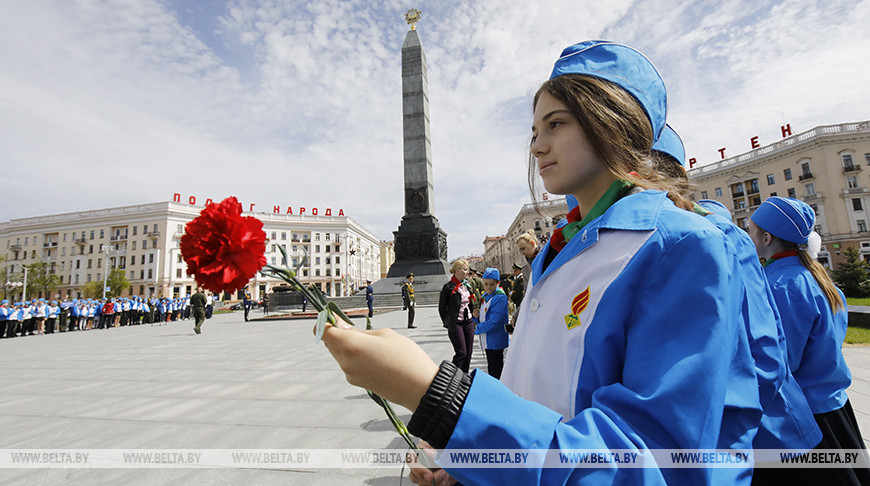 Возложение цветов к монументу Победы открыло серию мероприятий к 100-летию пионерии