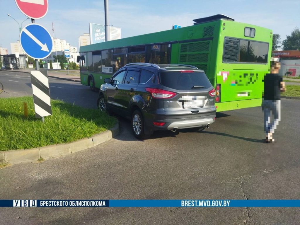 В Бресте произошло ДТП с автобусом