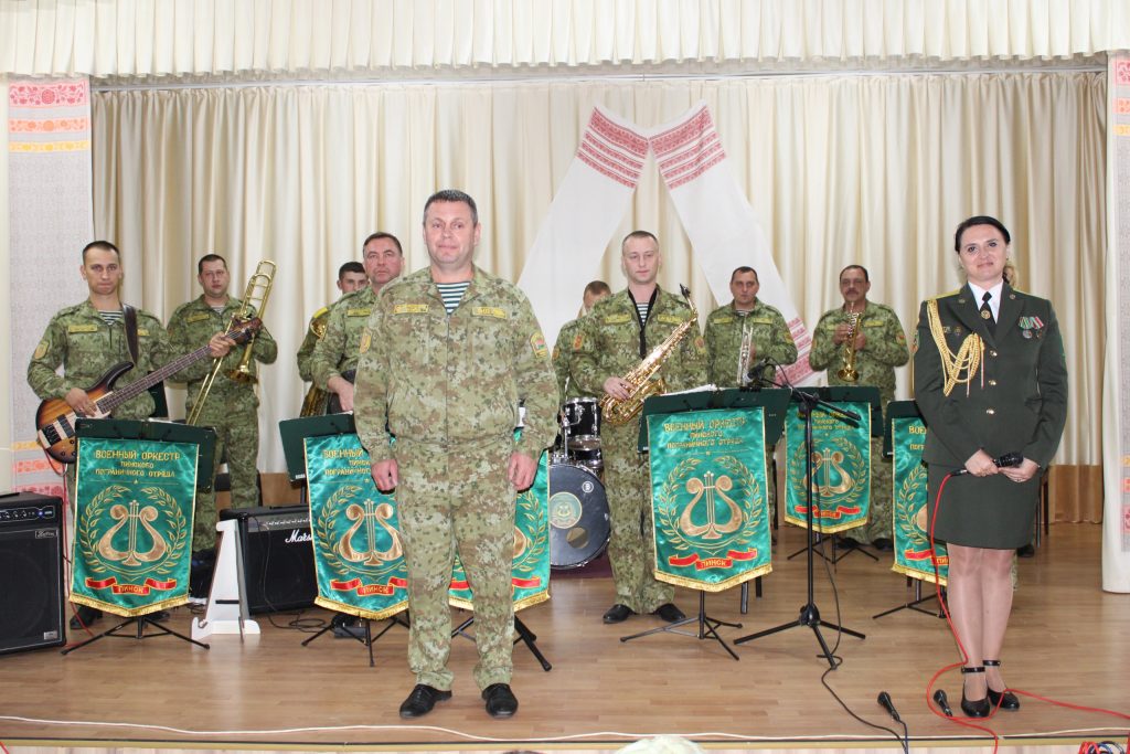 Пинские пограничники встретились с жителями Столинского района в д. Нижний Теребежов