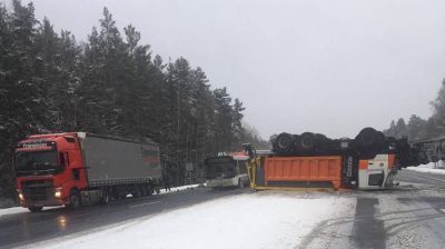 Фура и машина дорожников столкнулись под Ивацевичами