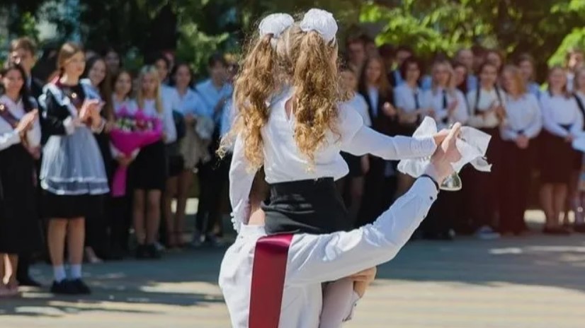 Последний звонок и выпускные экзамены в школах