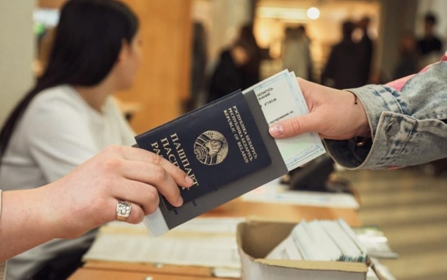 Вузы Беларуси завершают прием документов от абитуриентов на бюджетные места