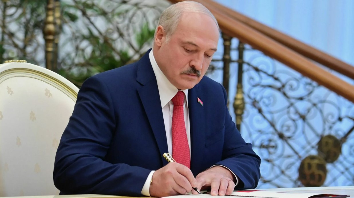 Лукашенко подписал указ о поддержке талантливой молодежи