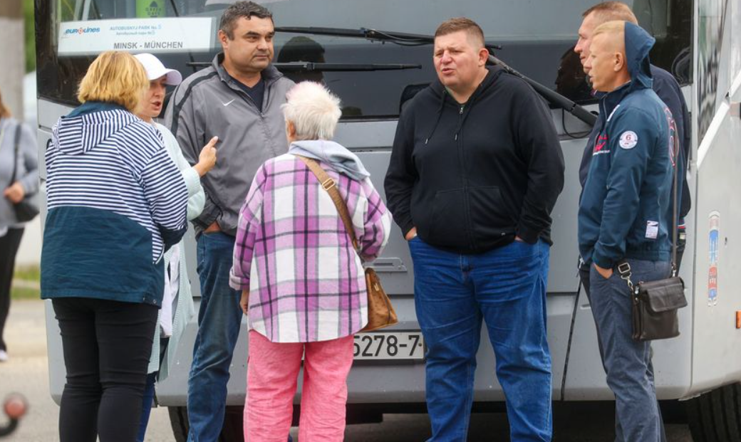 «За 27 лет, что езжу, это первая ситуация в жизни!» Что говорят люди на границе с Польшей