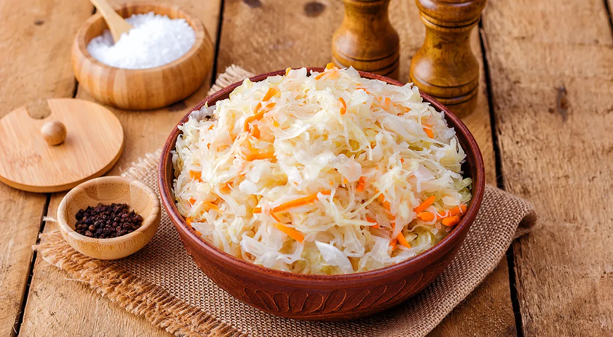 Хрустящая классика и смелые эксперименты: 5 рецептов квашеной капусты, которые покорят вашу семью