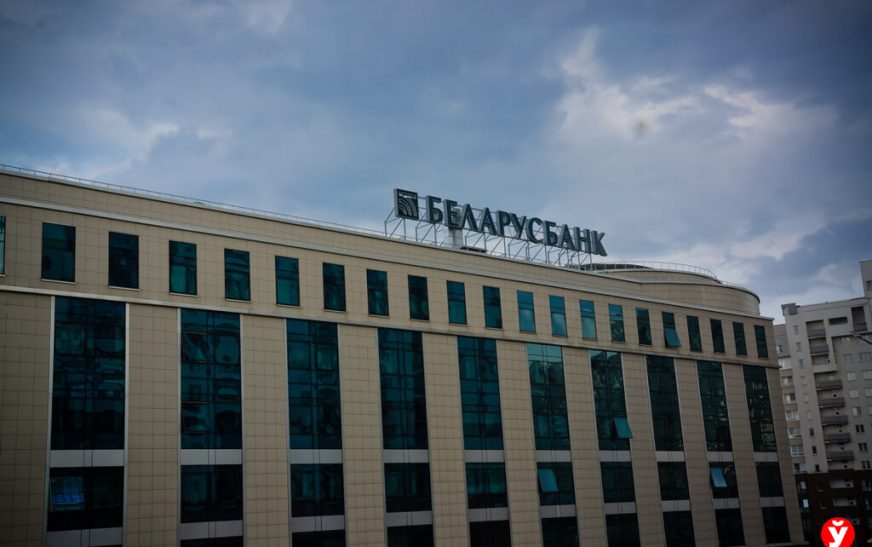 КРУПНЫЙ БАНК ОТМЕНИТ ПЛАТУ ЗА ПЕРЕВОДЫ В ОНЛАЙН-БАНКЕ МЕЖДУ СВОИМИ КАРТАМИ