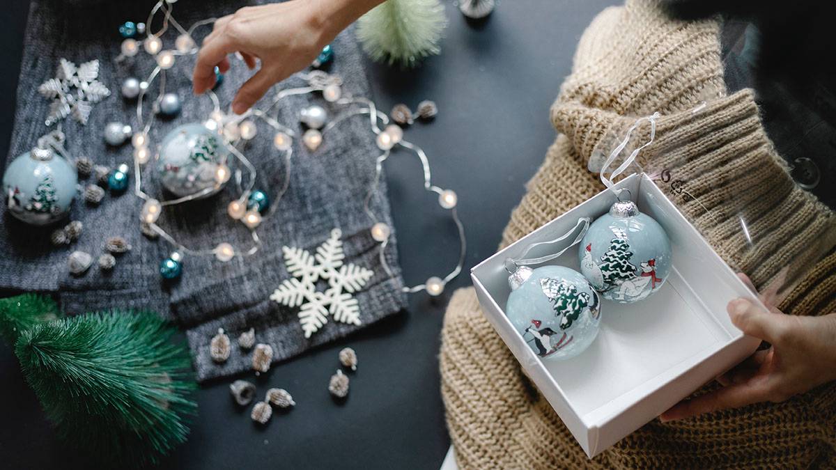 Узнайте, как цвет елочных игрушек может повлиять на настроение в доме