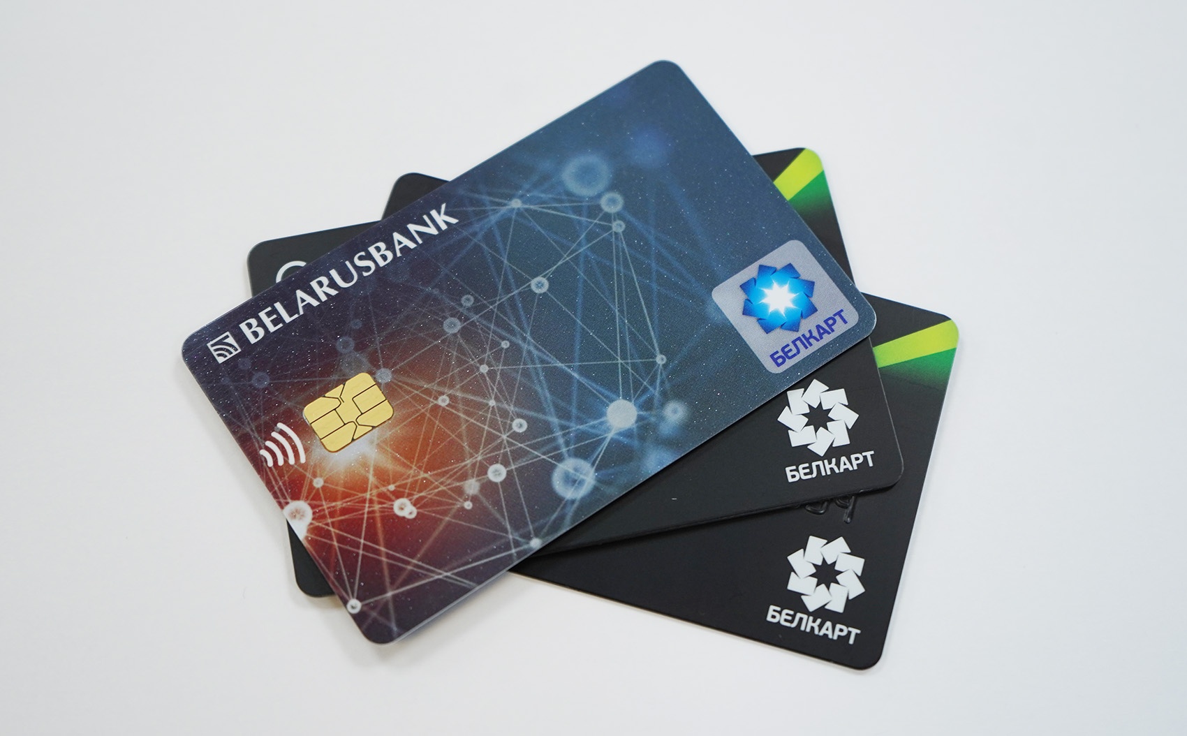 «Беларусбанк» отменил комиссию за переводы денег между своими картамим