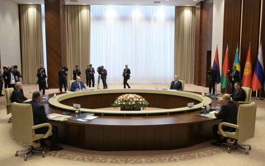 Лукашенко: ОДКБ нужна, но ее надо постоянно адаптировать под меняющиеся вызовы и угрозы безопасности