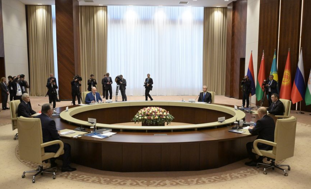 Лукашенко: ОДКБ нужна, но ее надо постоянно адаптировать под меняющиеся вызовы и угрозы безопасности