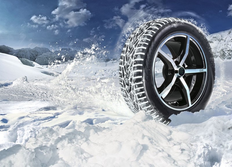 С 1 декабря по 1 марта, согласно ПДД, автомобили должны быть оборудованы зимними шинами. К ним не относится всесезонная резина.