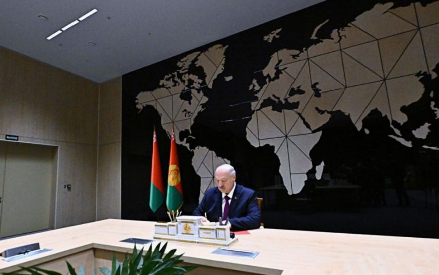 Лукашенко подписал документ о присоединении Беларуси к предложенному Трампом Совету мира