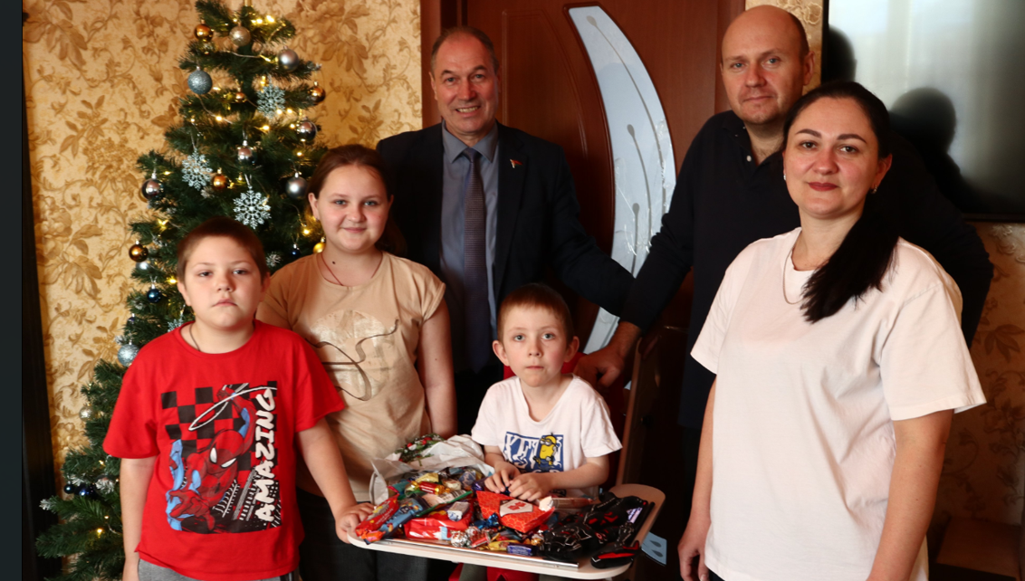 Дарить детям радость