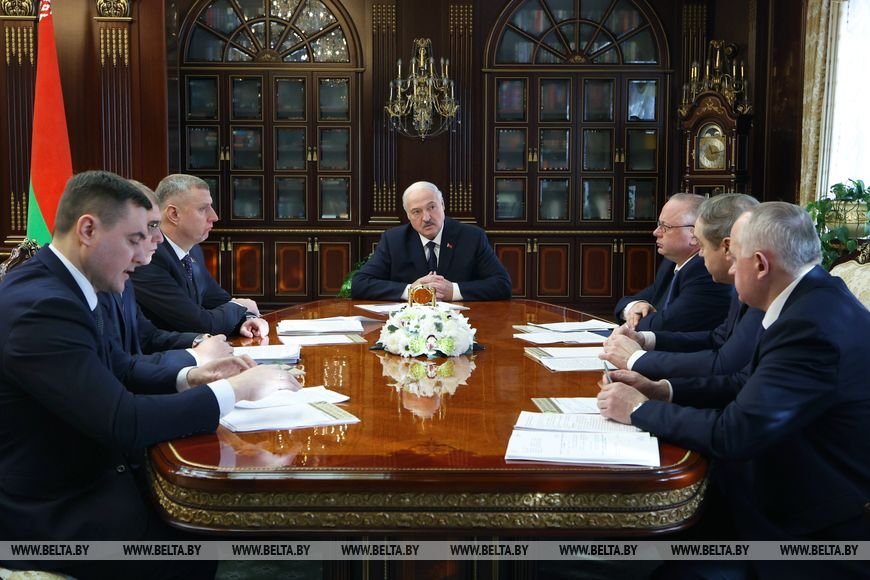 Александр Лукашенко принял решение о переносе срока повышения тарифов для населения в сфере жилищно-коммунального хозяйства с 1 января на 1 марта этого года.