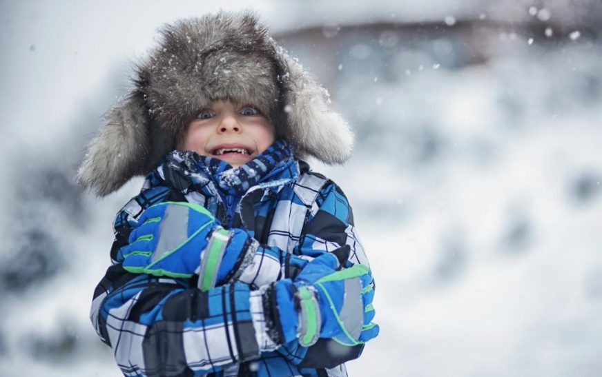 5 правил безопасности для родителей, чтобы прогулка зимой не закончилась в больнице